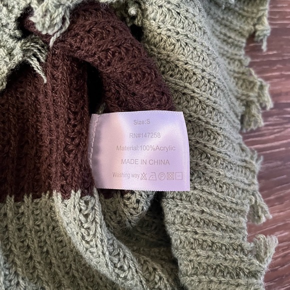 SIMPLY SOUTHERN Distressed OD Green Color-block Size Small Knit Sweater NWT - Picture 2 of 7